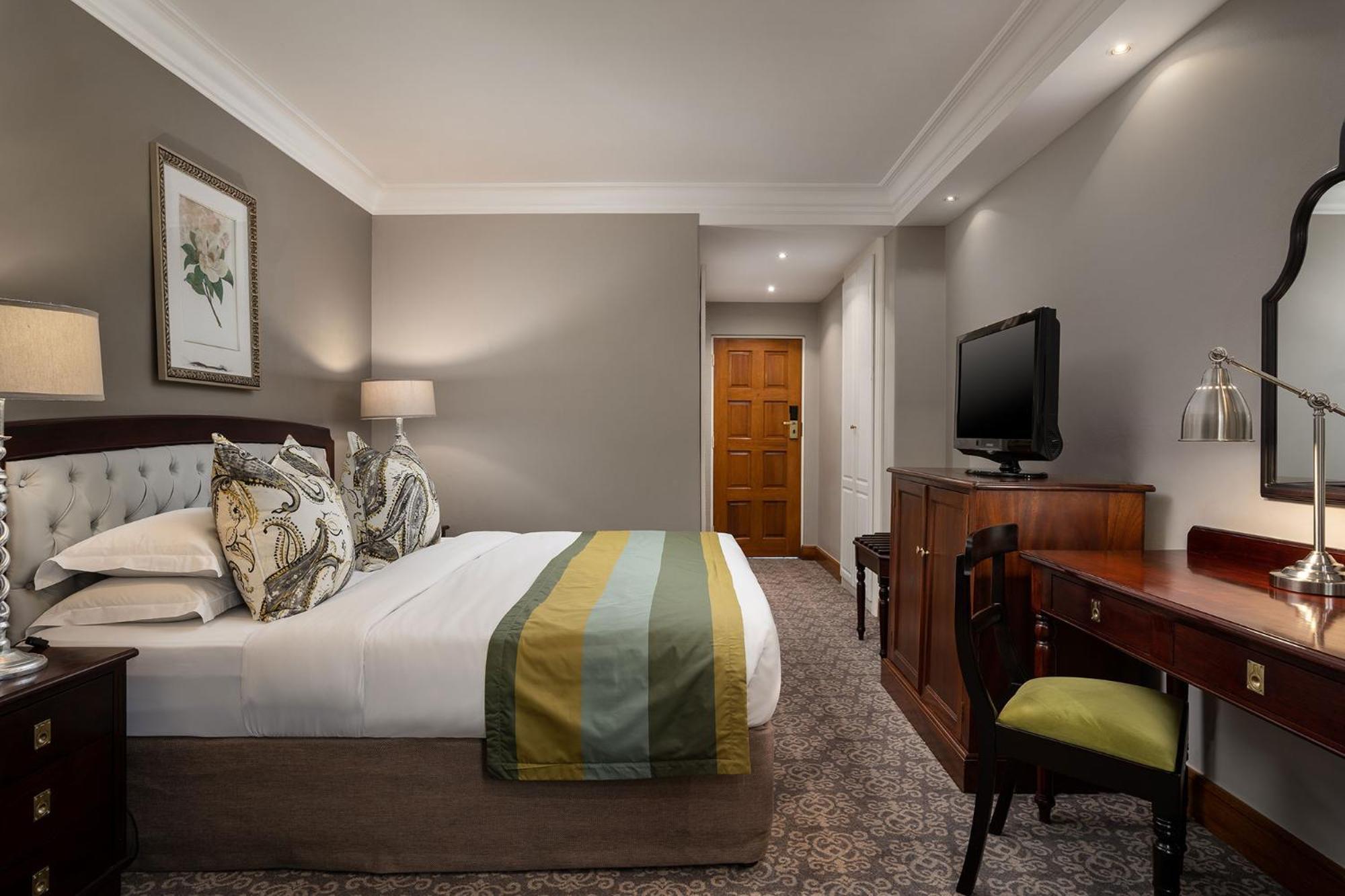 Premier Hotel Falstaff Йоханнесбург Экстерьер фото